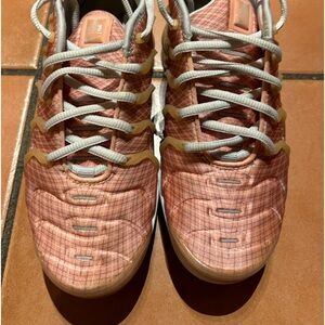 Nike Air Vapormax Plus Bleached Coral Pink White AO4550-603 Women's Size 5.5